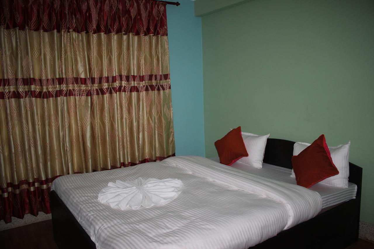 Travellers Dorm Bed & Breakfast Катманду Екстер'єр фото