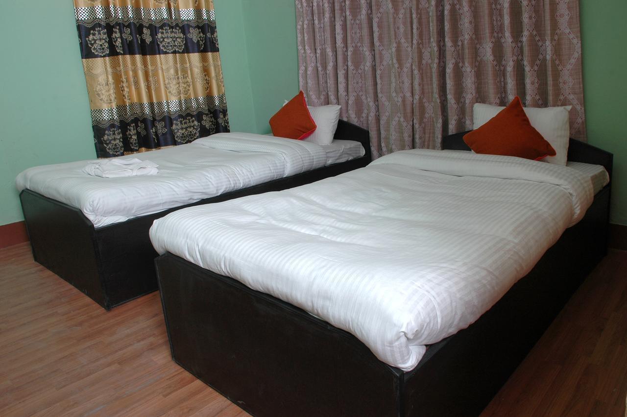 Travellers Dorm Bed & Breakfast Катманду Екстер'єр фото