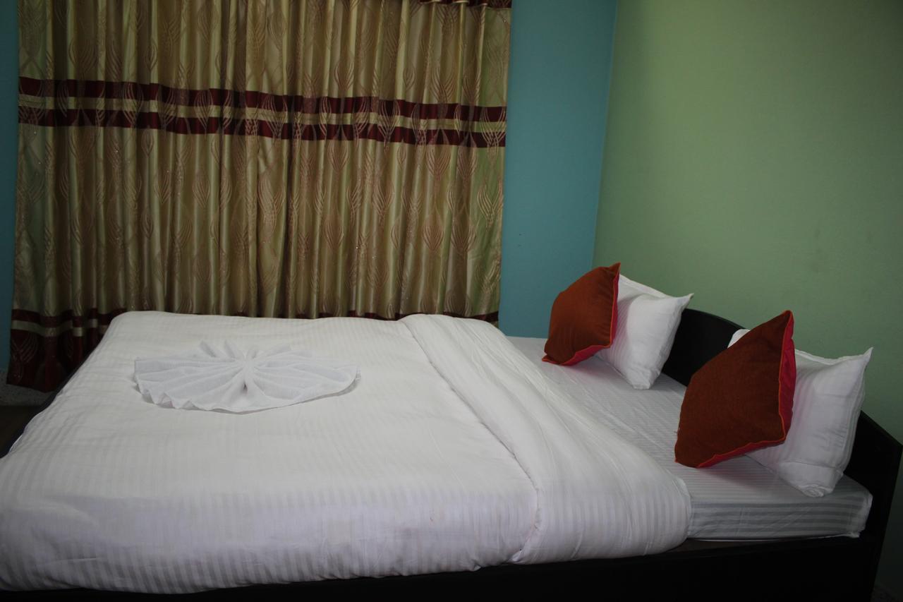 Travellers Dorm Bed & Breakfast Катманду Екстер'єр фото