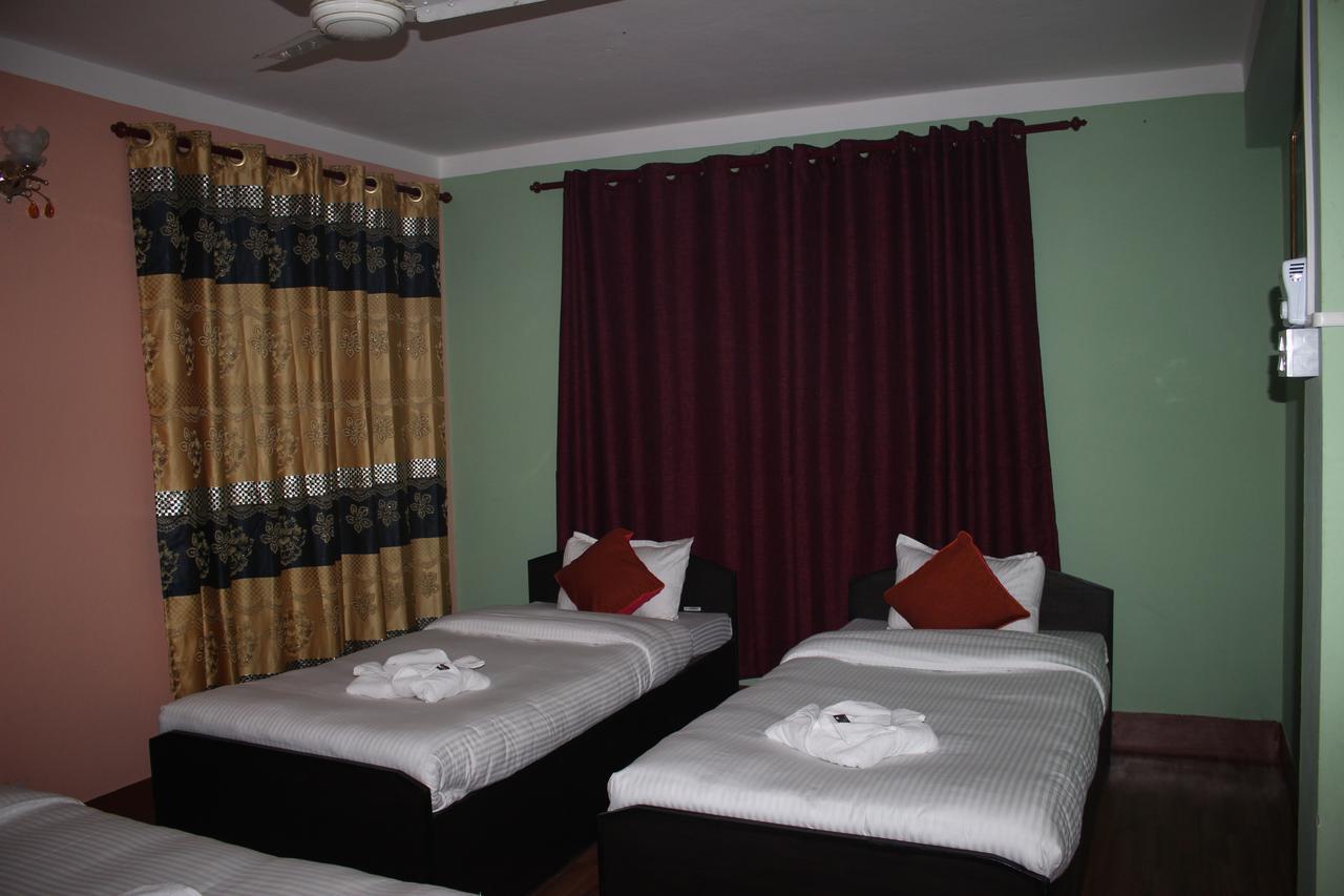 Travellers Dorm Bed & Breakfast Катманду Екстер'єр фото