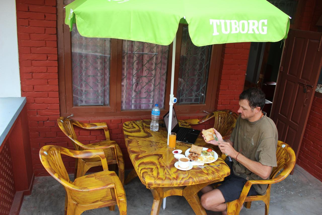 Travellers Dorm Bed & Breakfast Катманду Екстер'єр фото
