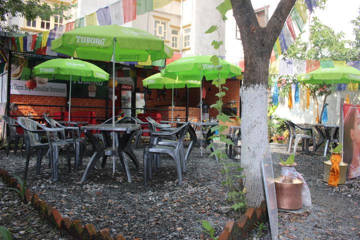 Travellers Dorm Bed & Breakfast Катманду Екстер'єр фото